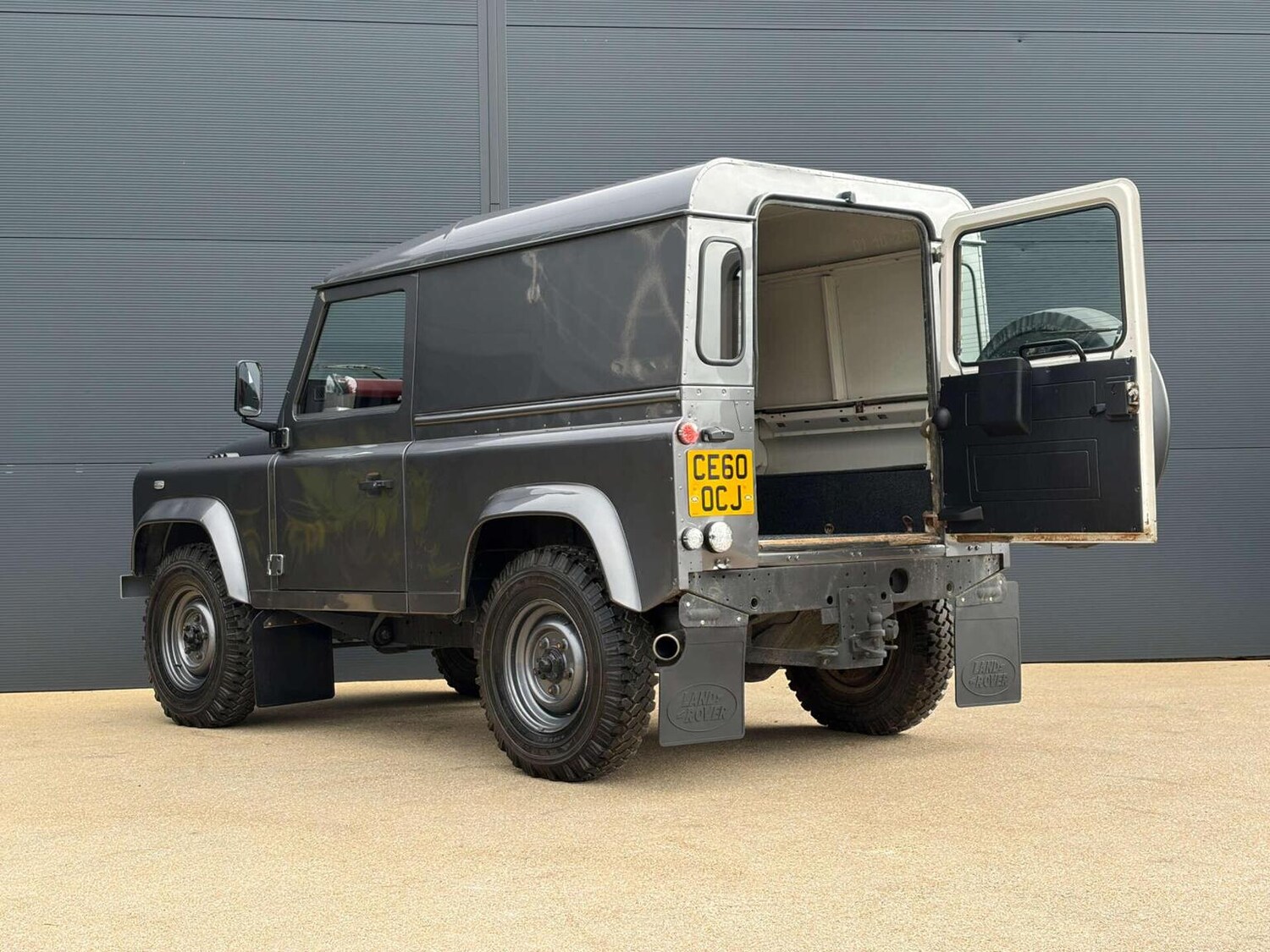 Used Land Rover Defender 2010 for sale - 77758987: Photo 10