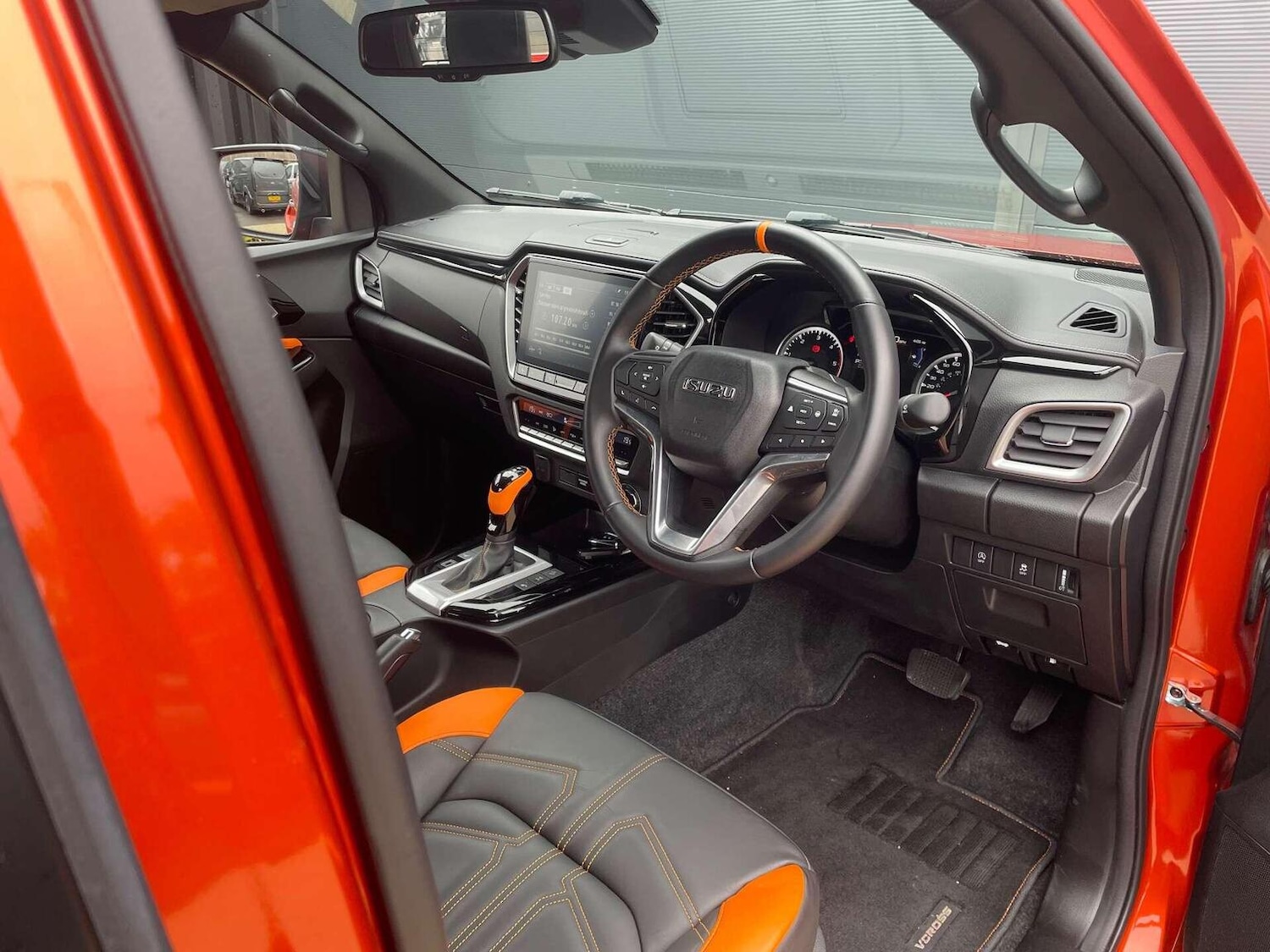 Used Isuzu D-Max 2024 for sale - 76455373: Photo 2