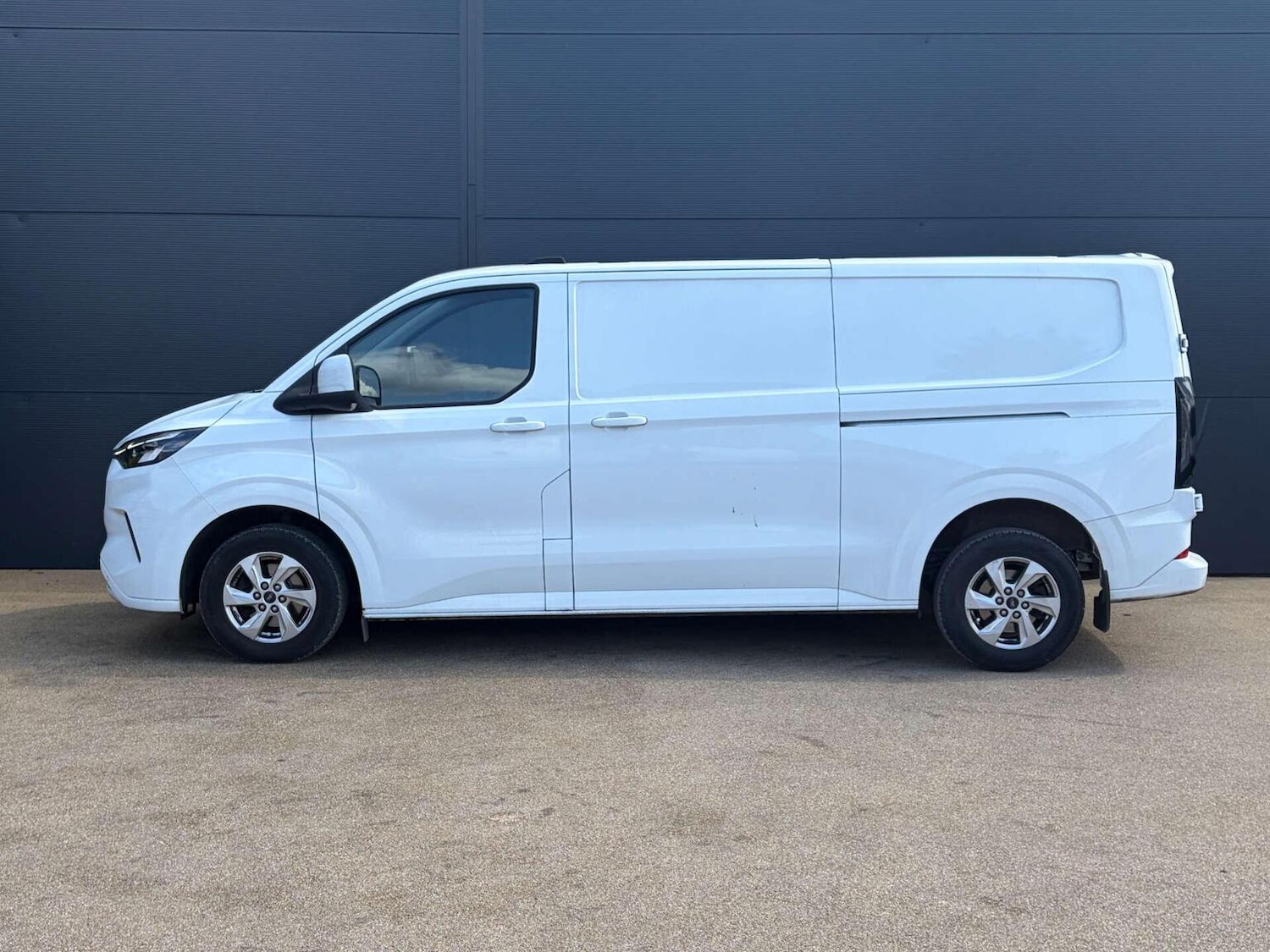 Used Ford Transit Custom 2024 for sale - 78222994: Photo 2