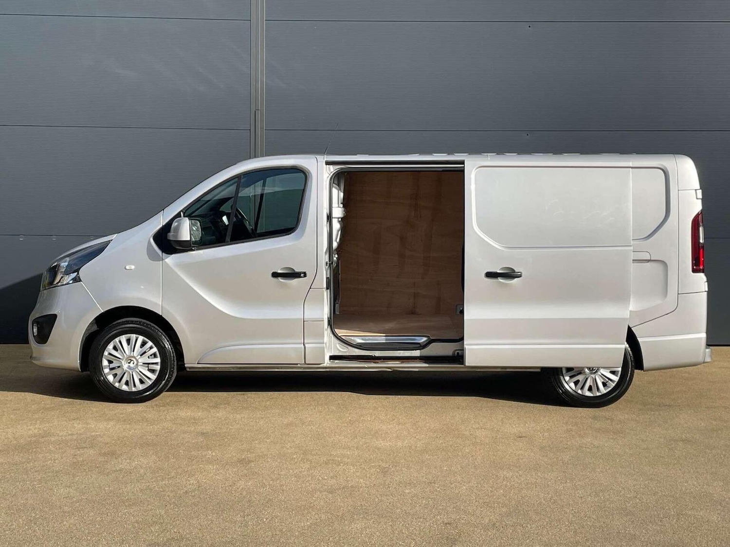 Used Vauxhall Vivaro 2018 for sale - 76427912: Photo 11