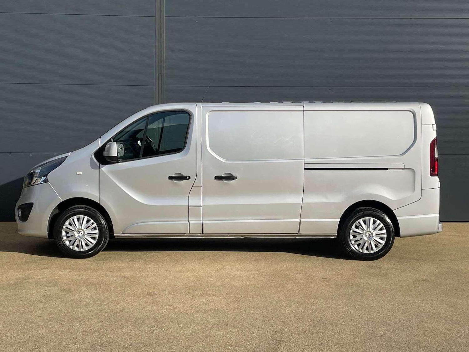 Used Vauxhall Vivaro 2018 for sale - 76427912: Photo 7