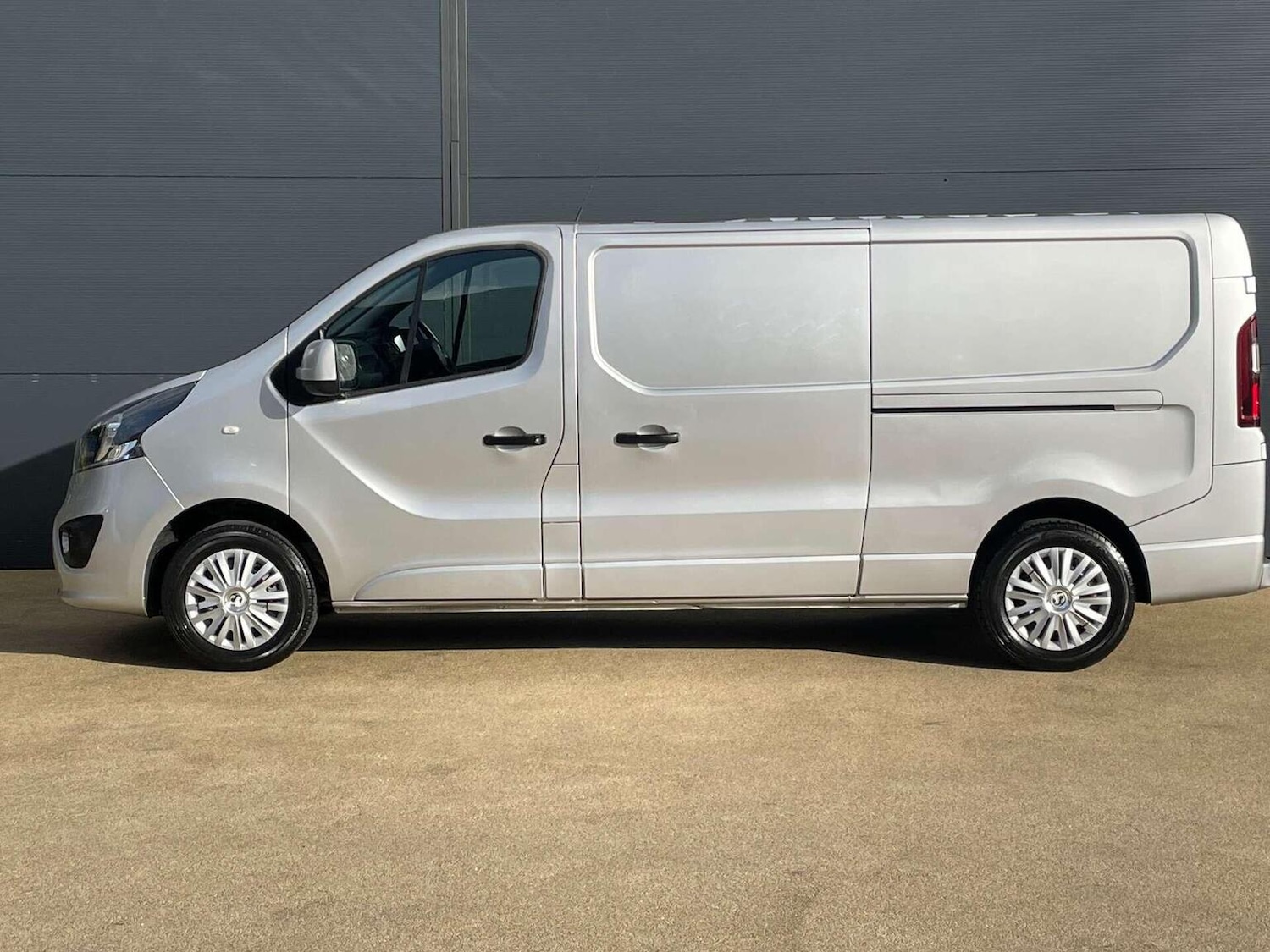 Used Vauxhall Vivaro 2018 for sale - 76427912: Photo 8