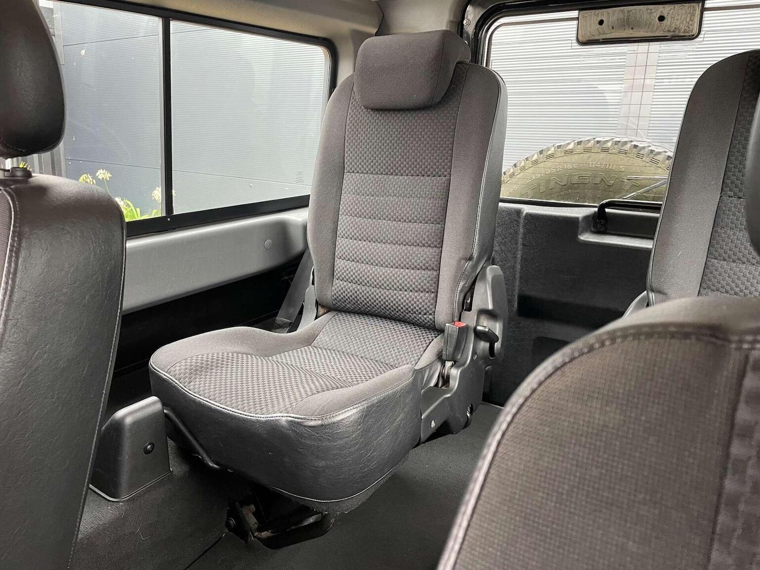 Used Land Rover Defender 90 2010 for sale - 76427911: Photo 11