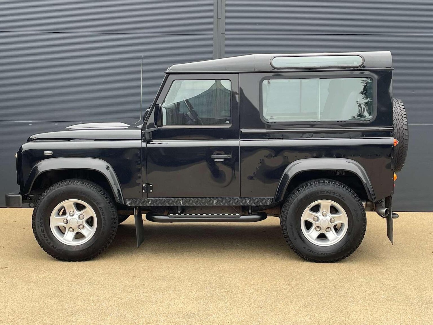 Used Land Rover Defender 90 2010 for sale - 76427911: Photo 15