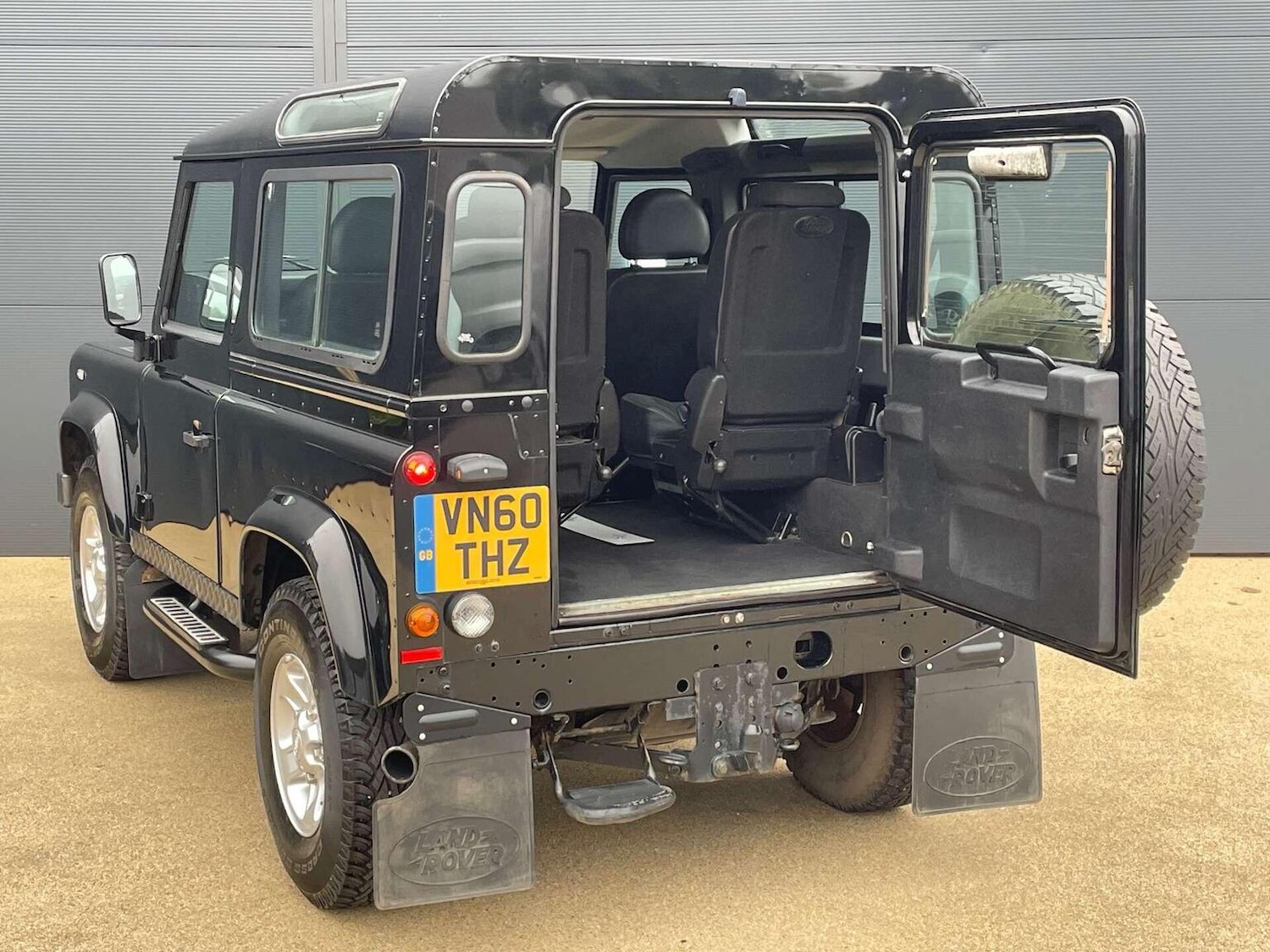 Used Land Rover Defender 90 2010 for sale - 76427911: Photo 17