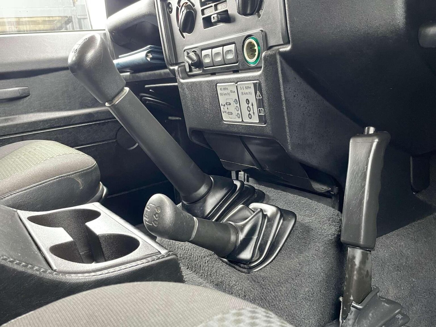 Used Land Rover Defender 90 2010 for sale - 76427911: Photo 18