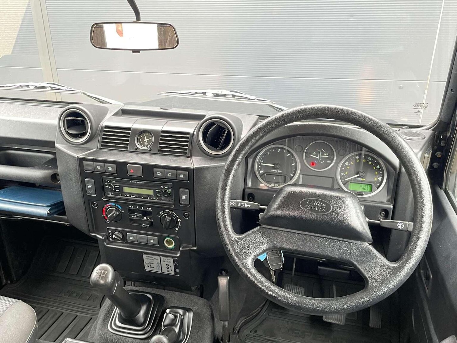 Used Land Rover Defender 90 2010 for sale - 76427911: Photo 19