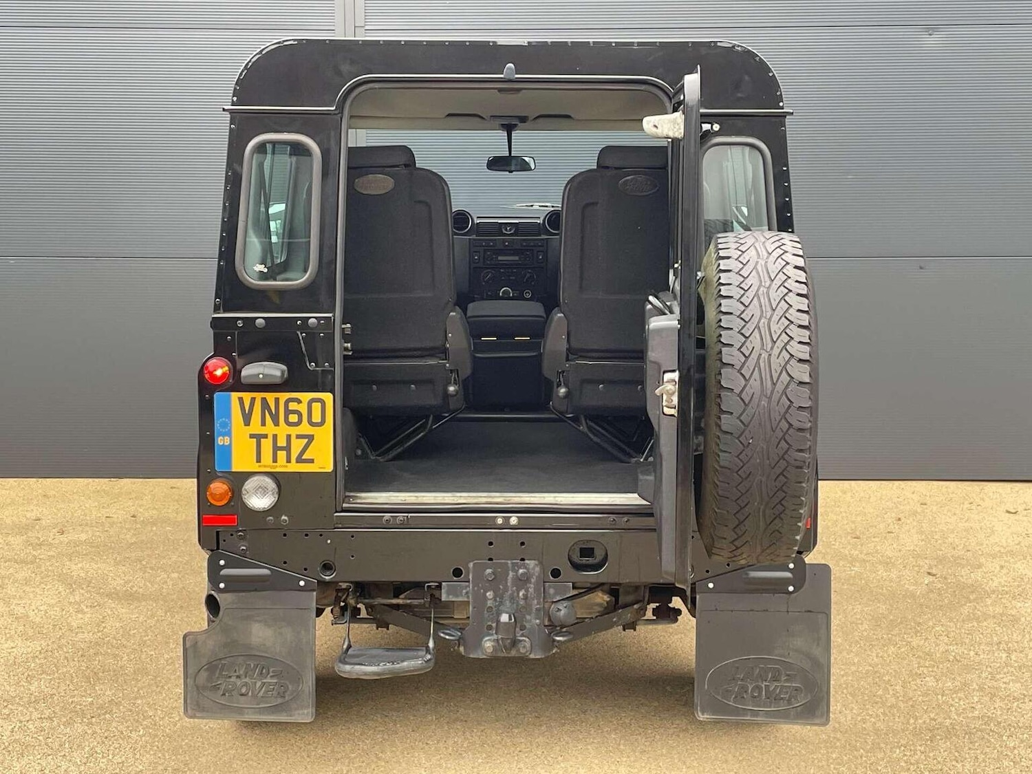 Used Land Rover Defender 90 2010 for sale - 76427911: Photo 24
