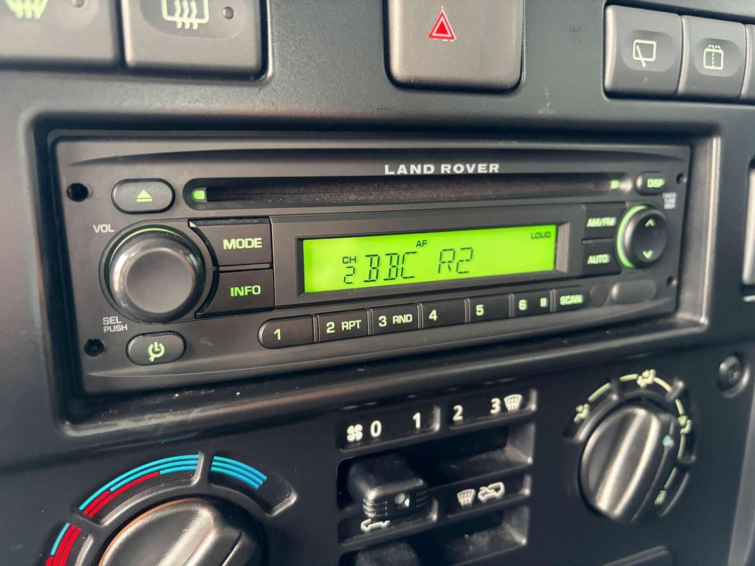 Used Land Rover Defender 90 2010 for sale - 76427911: Photo 28