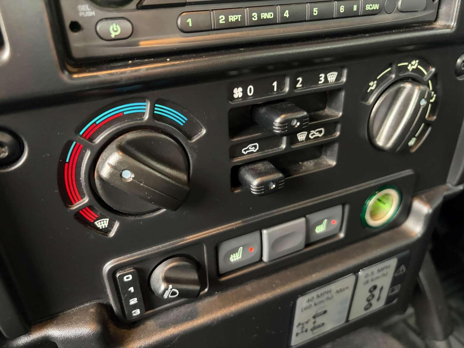 Used Land Rover Defender 90 2010 for sale - 76427911: Photo 29