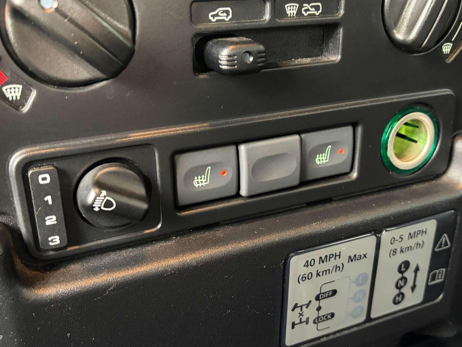 Used Land Rover Defender 90 2010 for sale - 76427911: Photo 31