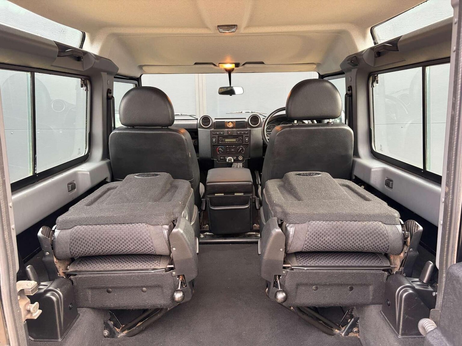 Used Land Rover Defender 90 2010 for sale - 76427911: Photo 36