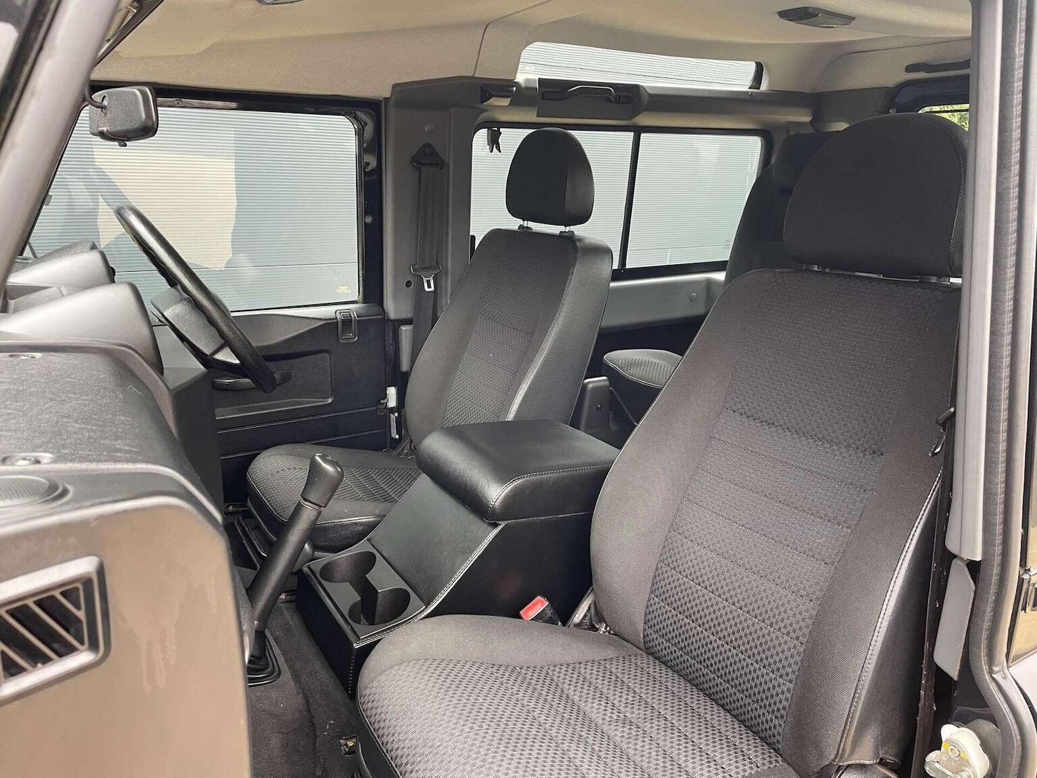 Used Land Rover Defender 90 2010 for sale - 76427911: Photo 8