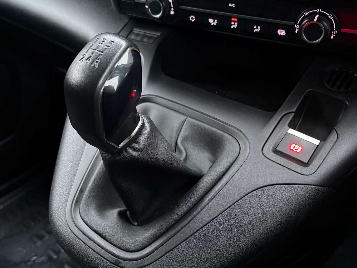 Used Peugeot Partner 2021 for sale - 77240299: Photo 40