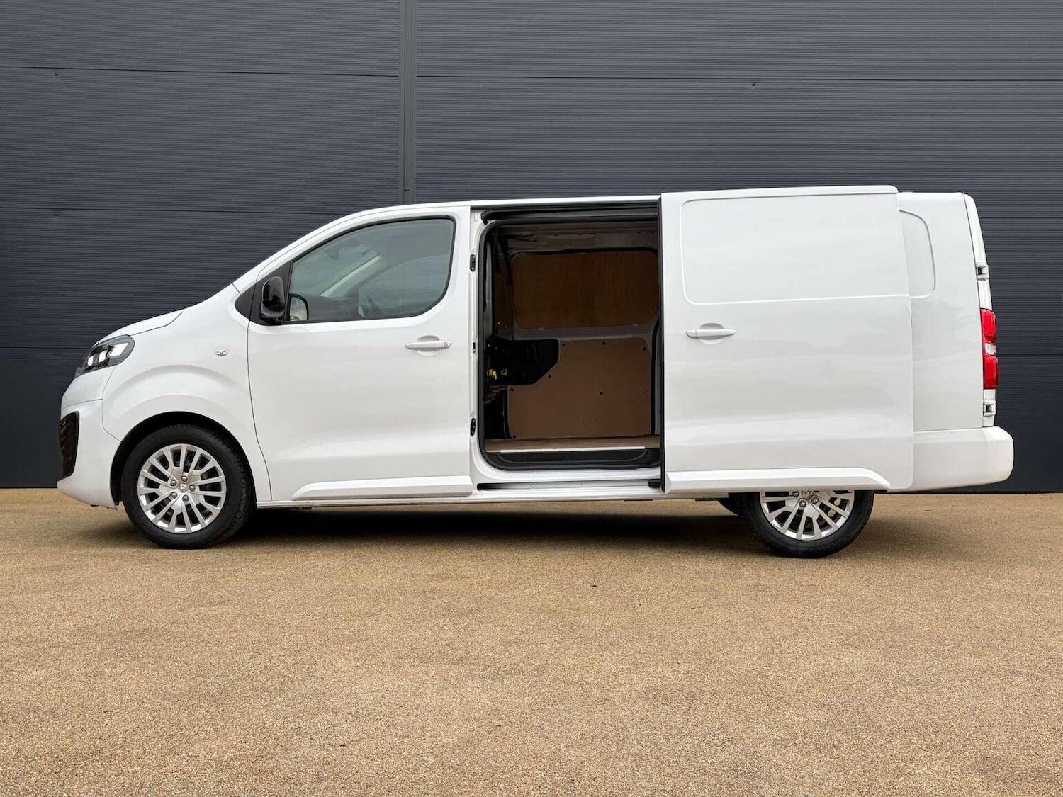 Used Vauxhall Vivaro 2024 for sale - 77167811: Photo 13