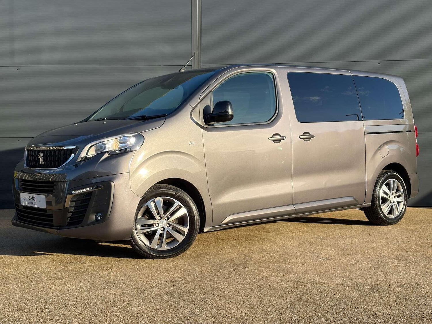 Used Peugeot Traveller 2022 for sale - 77023154: Photo 1