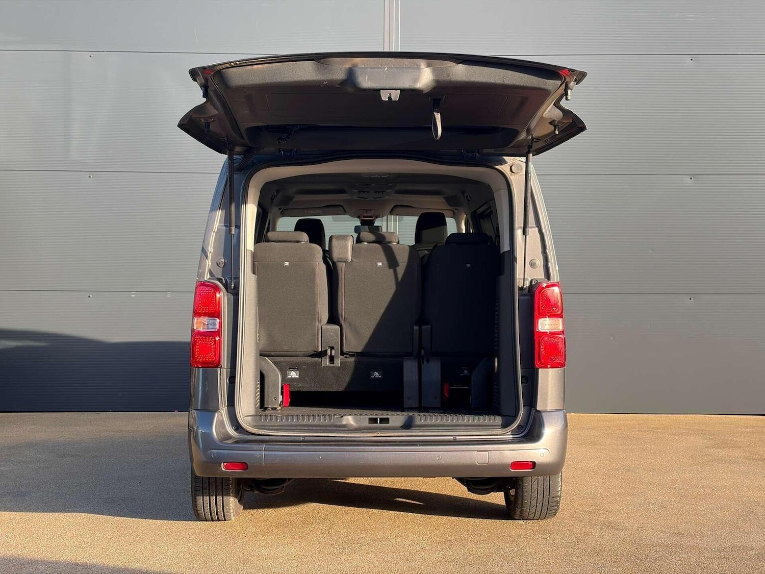 Used Peugeot Traveller 2022 for sale - 77023154: Photo 16