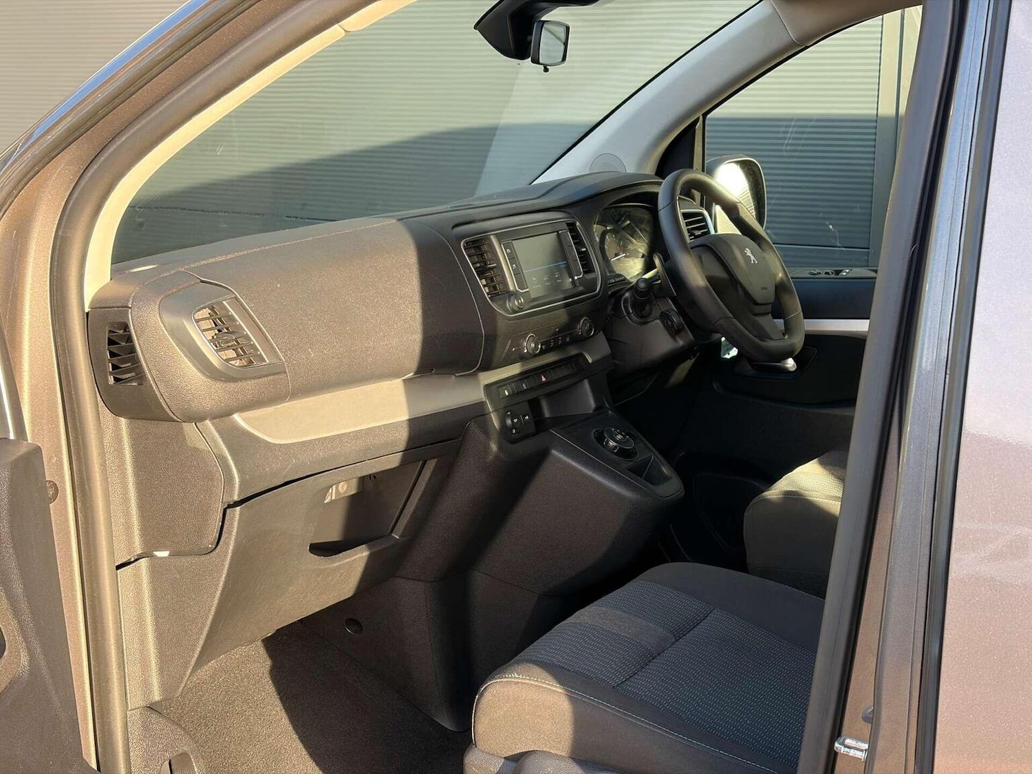 Used Peugeot Traveller 2022 for sale - 77023154: Photo 27