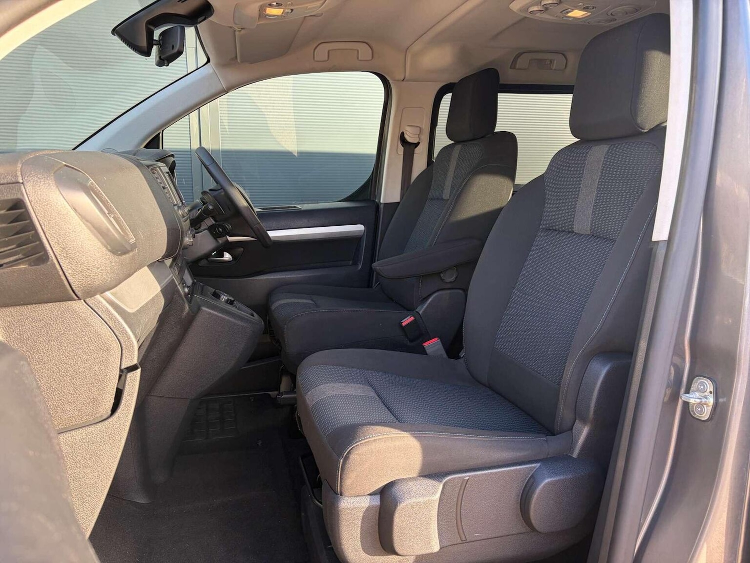 Used Peugeot Traveller 2022 for sale - 77023154: Photo 28