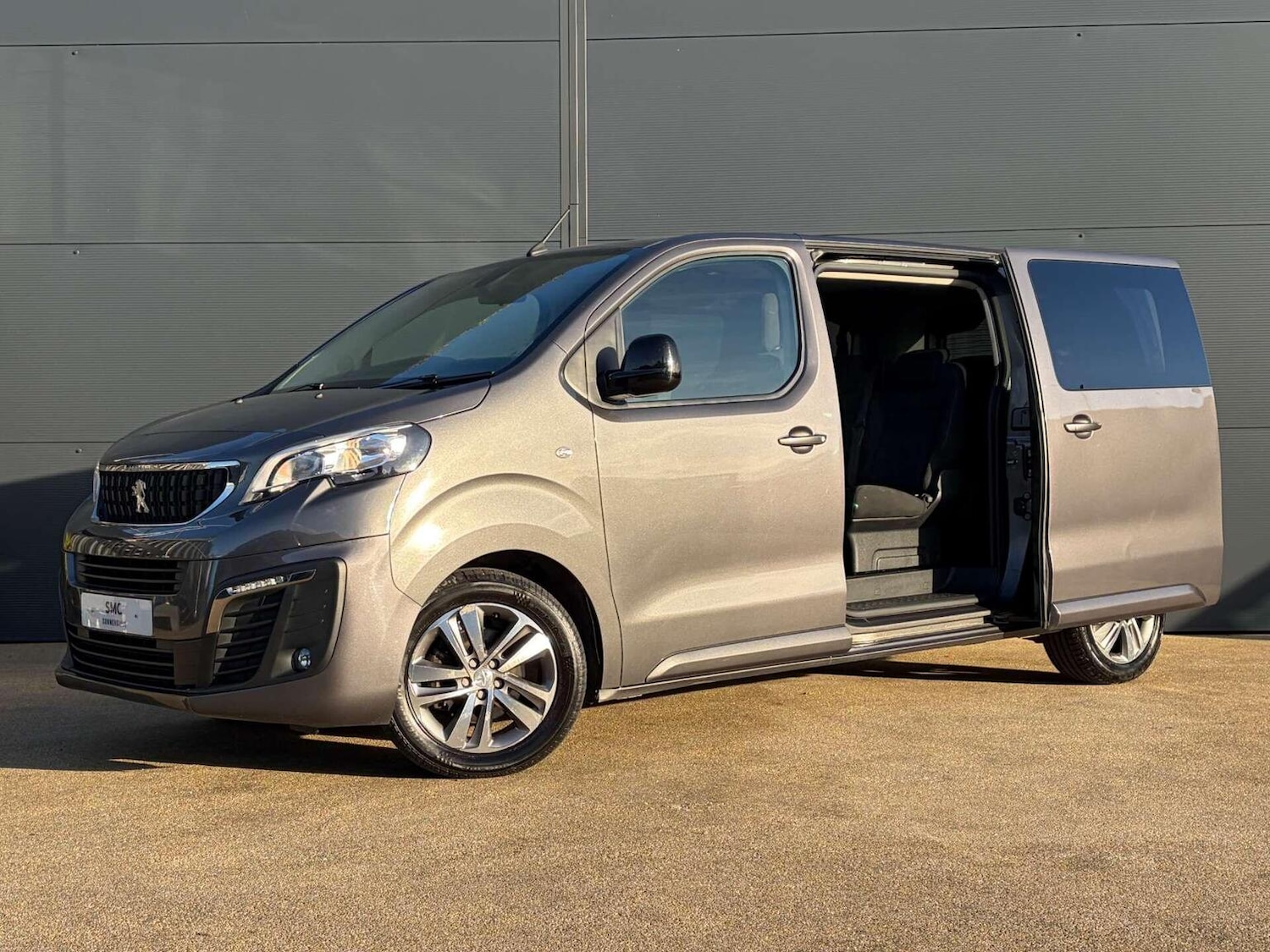 Used Peugeot Traveller 2022 for sale - 77023154: Photo 3