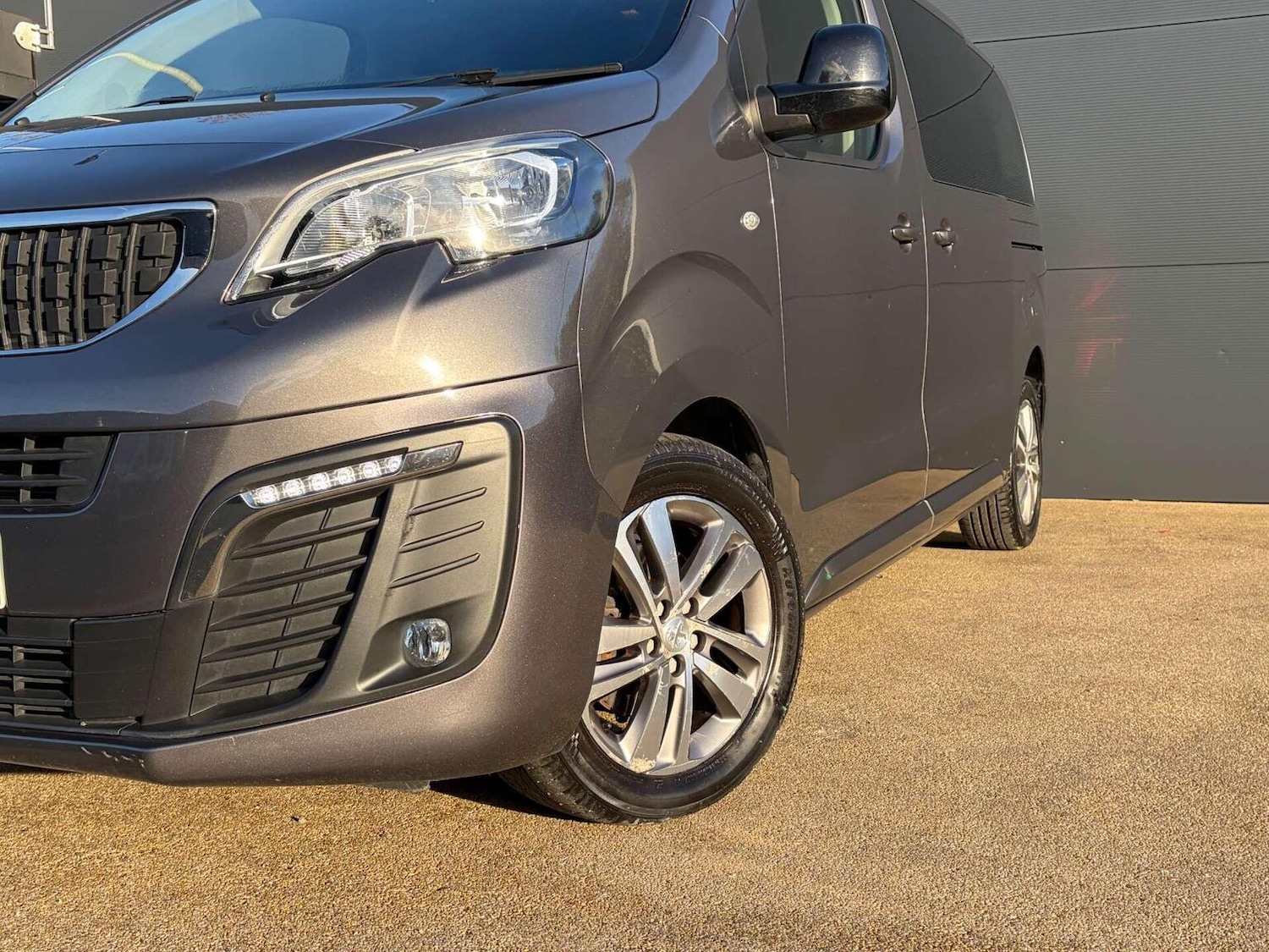 Used Peugeot Traveller 2022 for sale - 77023154: Photo 5