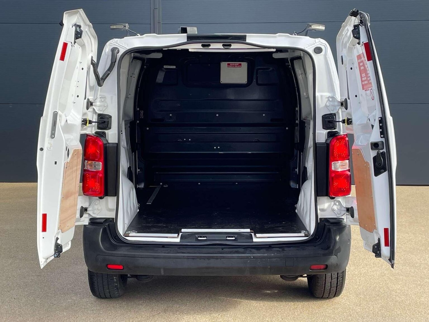 Used Vauxhall Vivaro 2019 for sale - 76427897: Photo 8