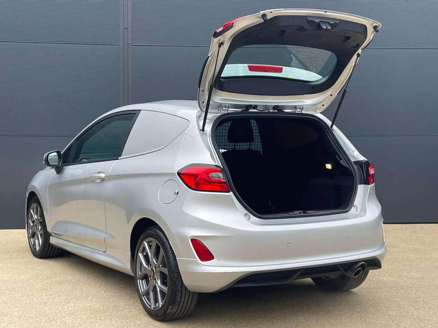 Used Ford Fiesta Van 2022 for sale - 76427932: Photo 43