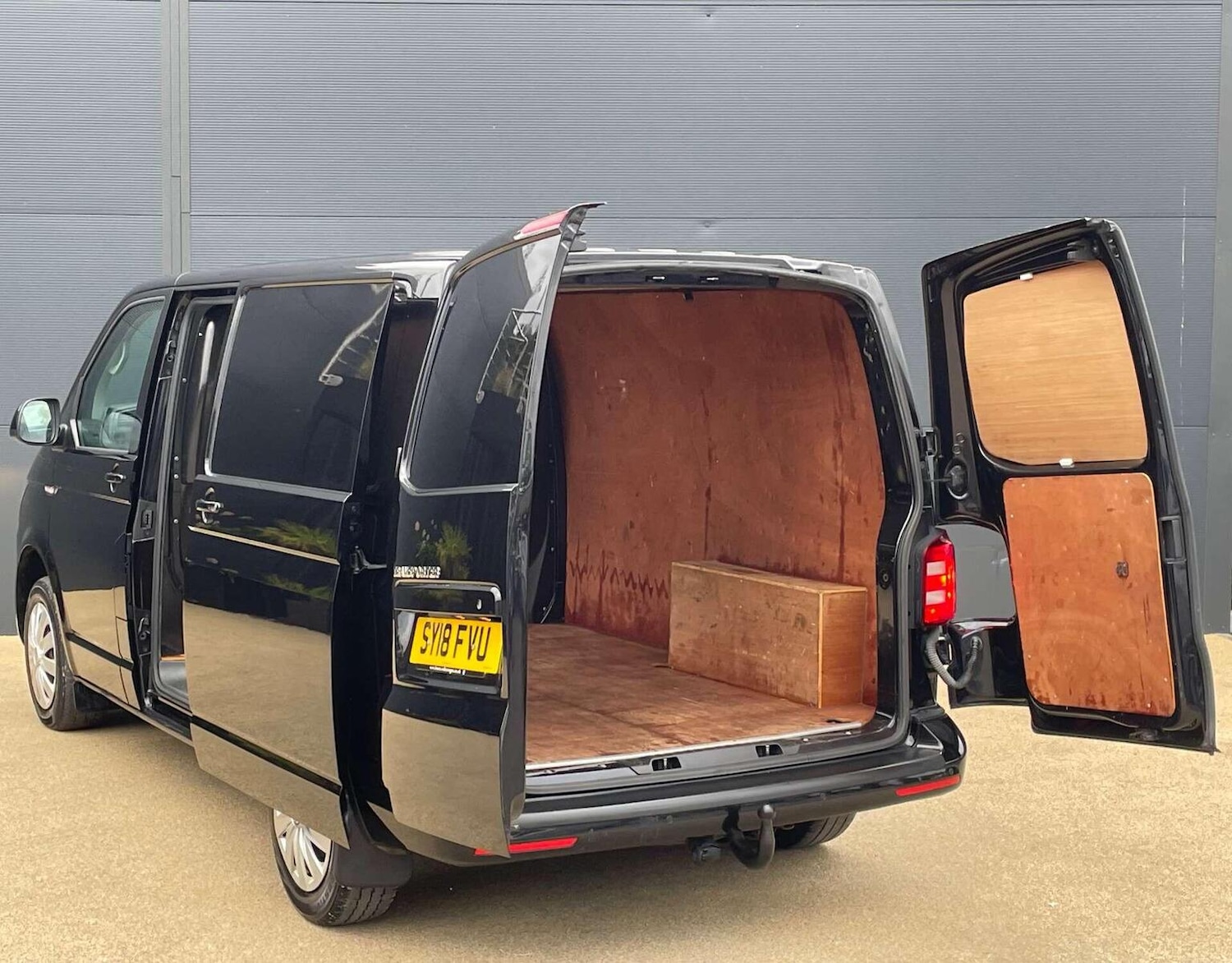 Used Volkswagen Transporter 2018 for sale - 76427933: Photo 11