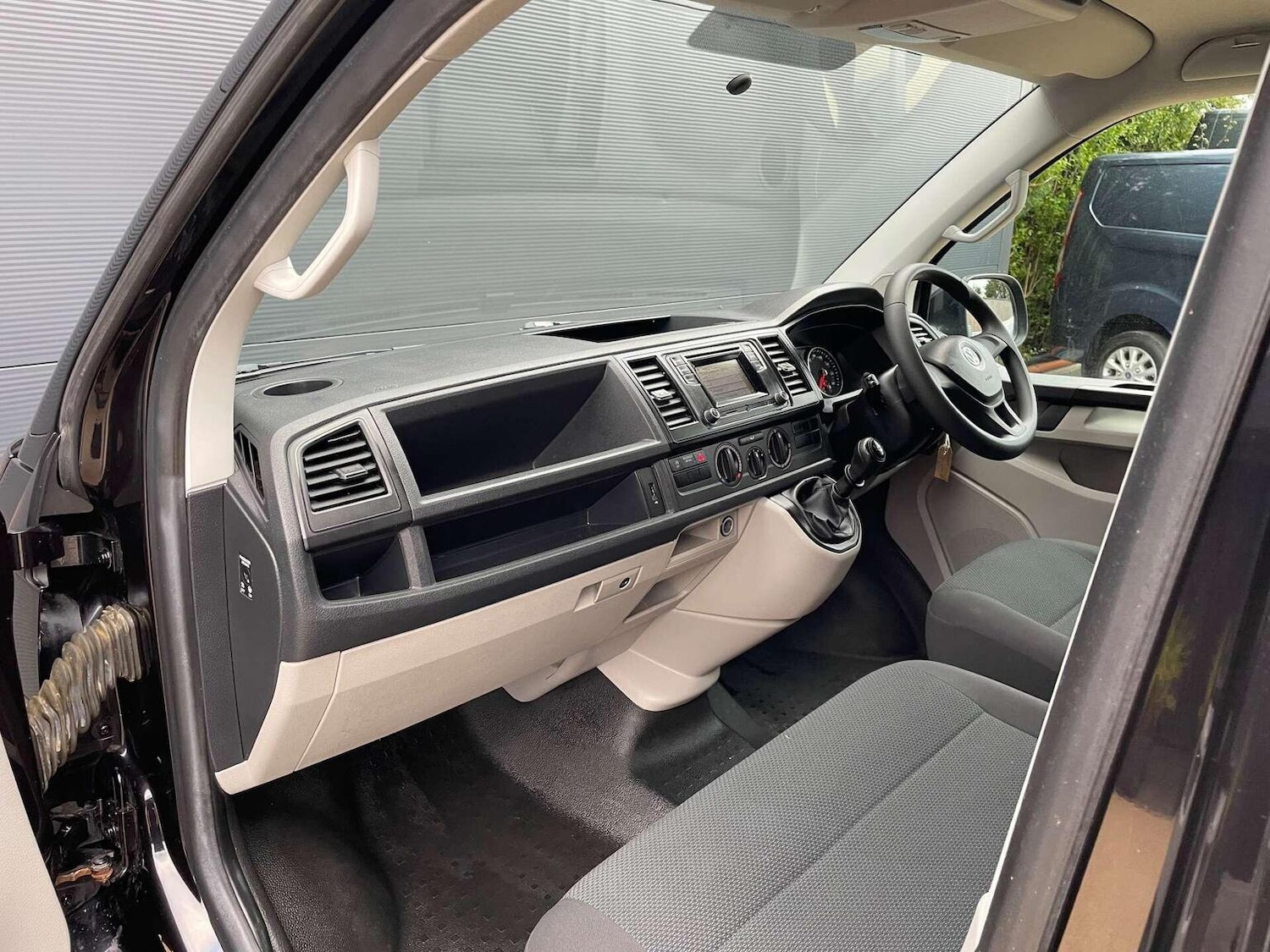 Used Volkswagen Transporter 2018 for sale - 76427933: Photo 12