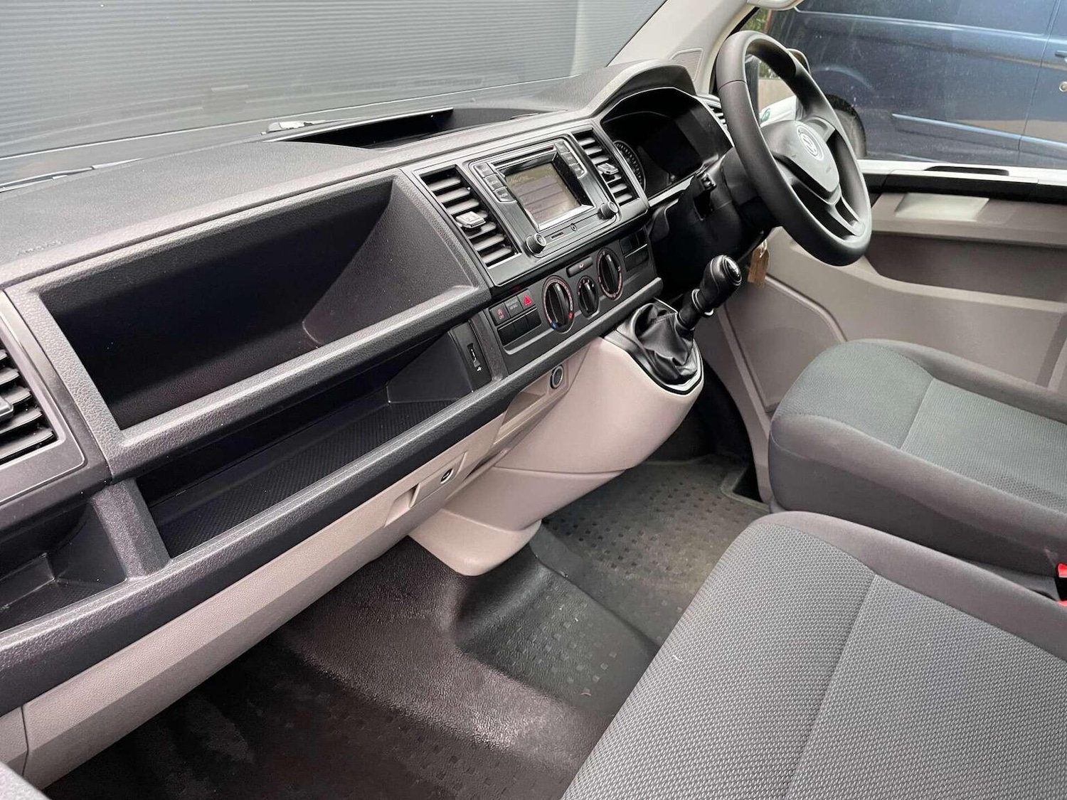 Used Volkswagen Transporter 2018 for sale - 76427933: Photo 24