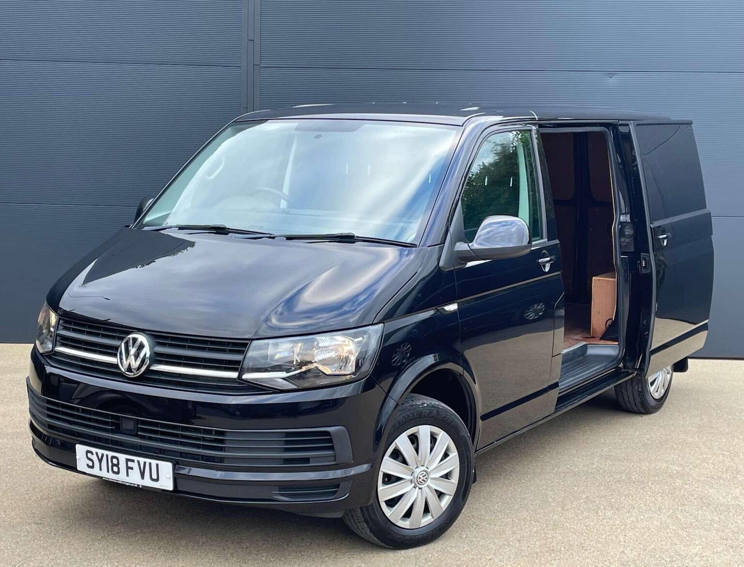 Used Volkswagen Transporter 2018 for sale - 76427933: Photo 3