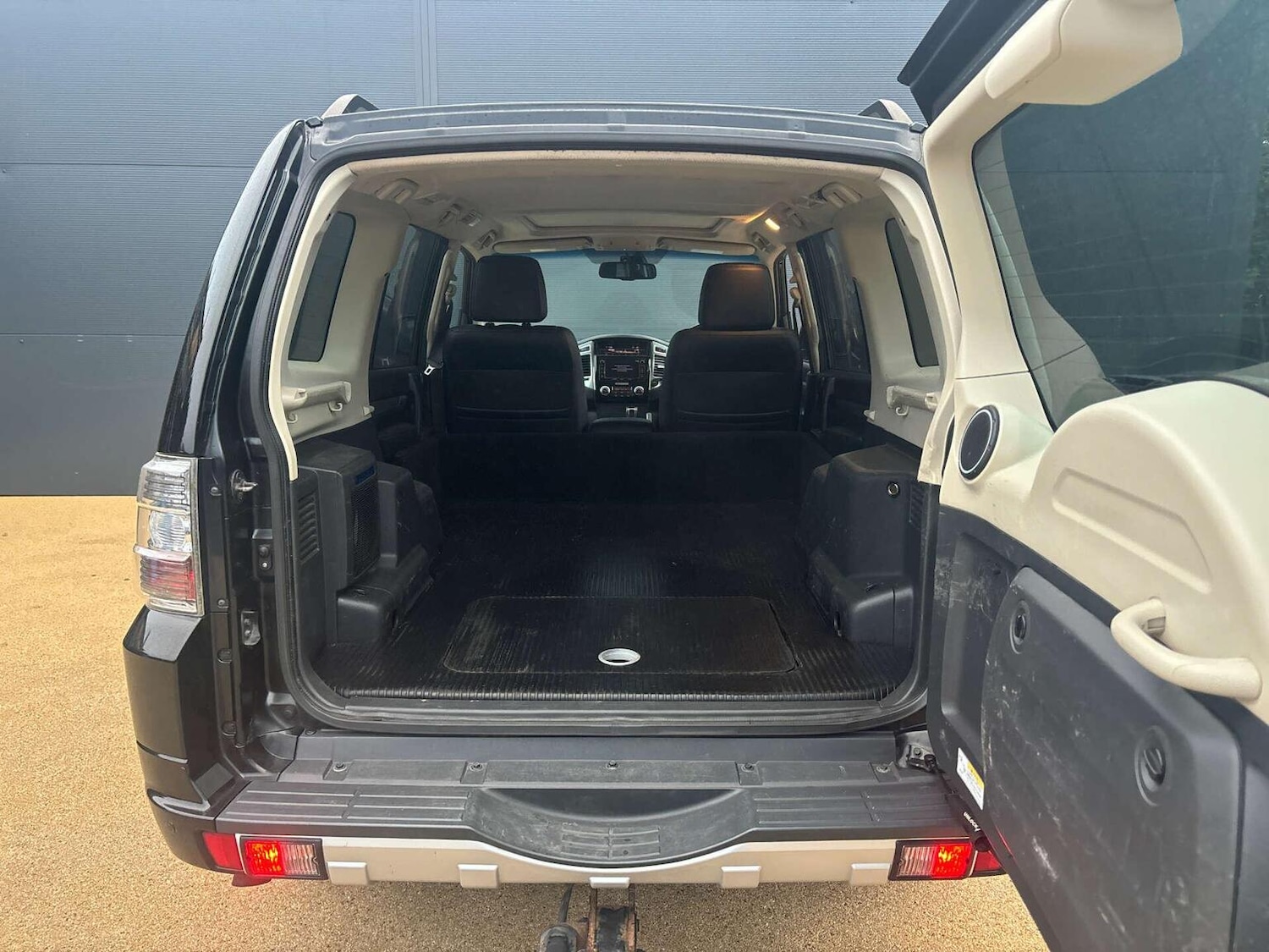 Used Mitsubishi Shogun 2017 for sale - 76427935: Photo 7