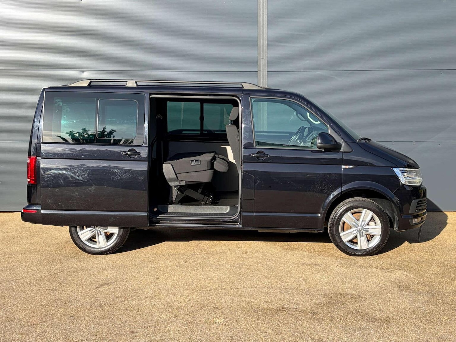 Used Volkswagen Transporter 2017 for sale - 77921278: Photo 14