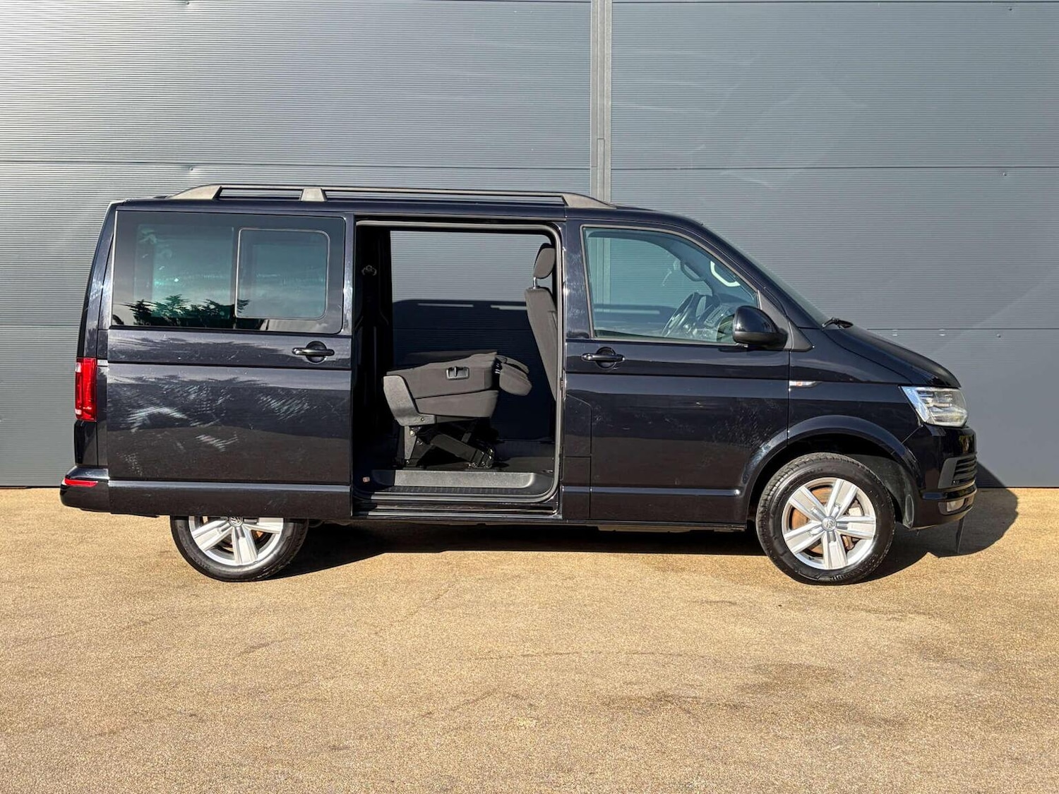 Used Volkswagen Transporter 2017 for sale - 77921278: Photo 15