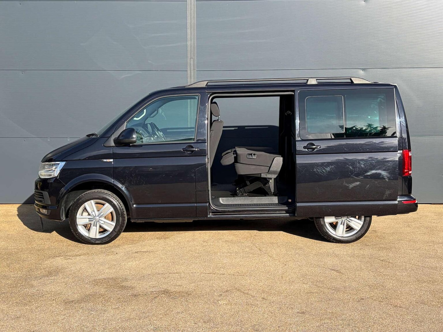 Used Volkswagen Transporter 2017 for sale - 77921278: Photo 16