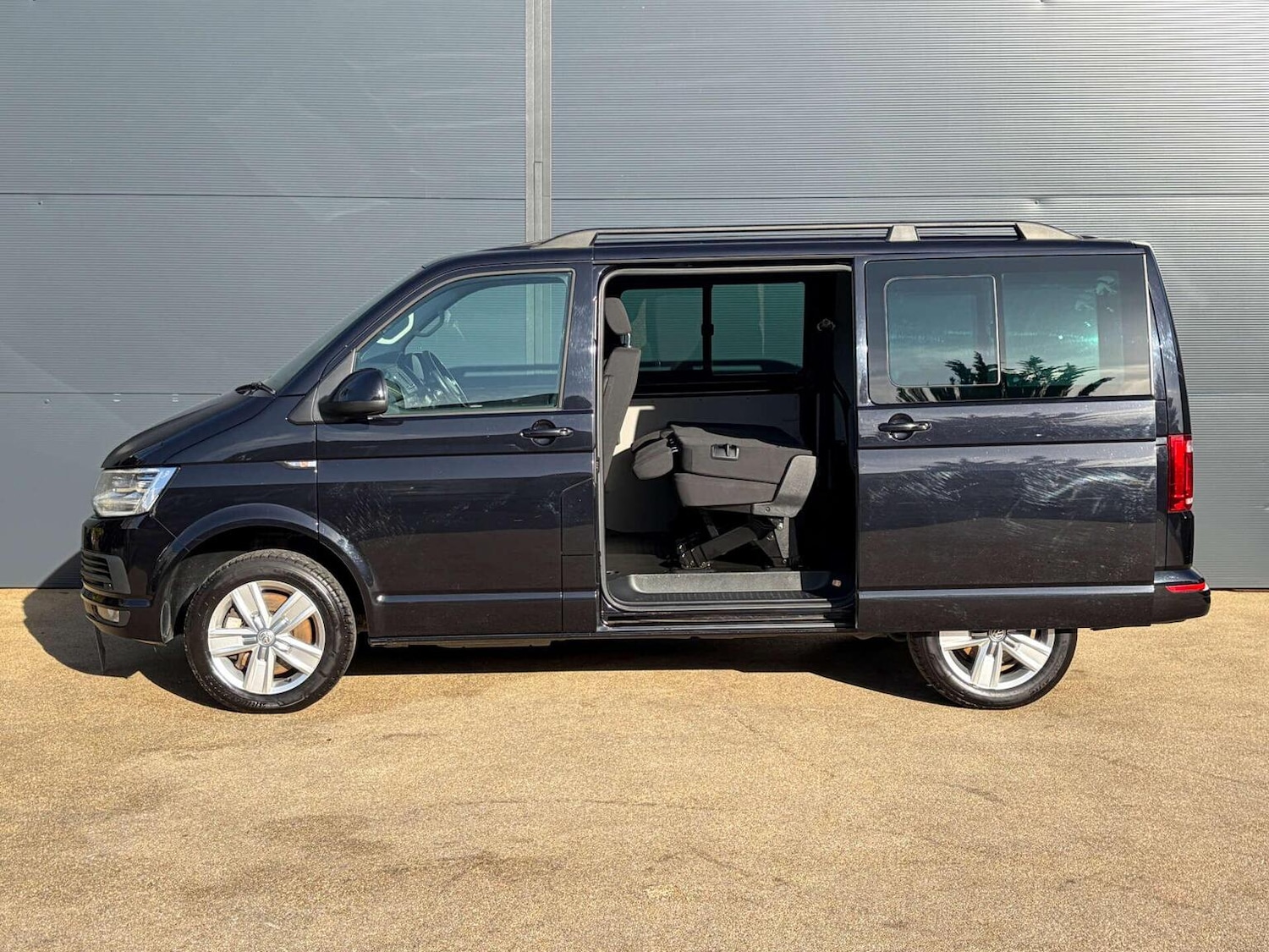 Used Volkswagen Transporter 2017 for sale - 77921278: Photo 17