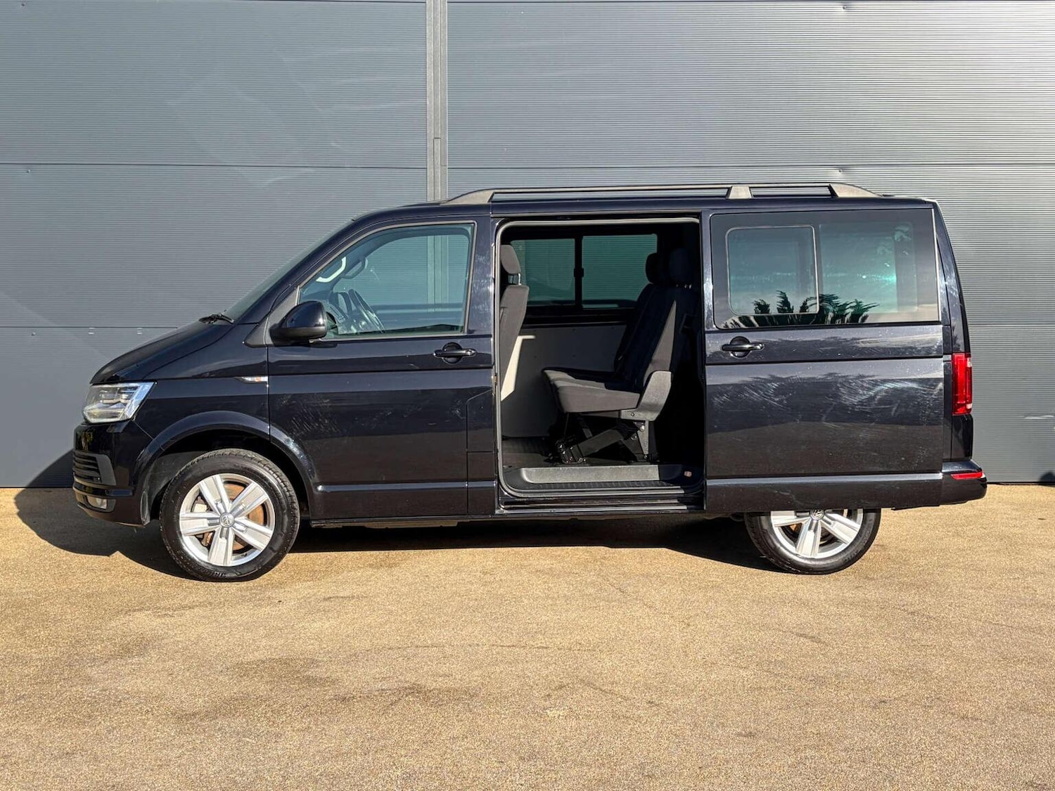 Used Volkswagen Transporter 2017 for sale - 77921278: Photo 19