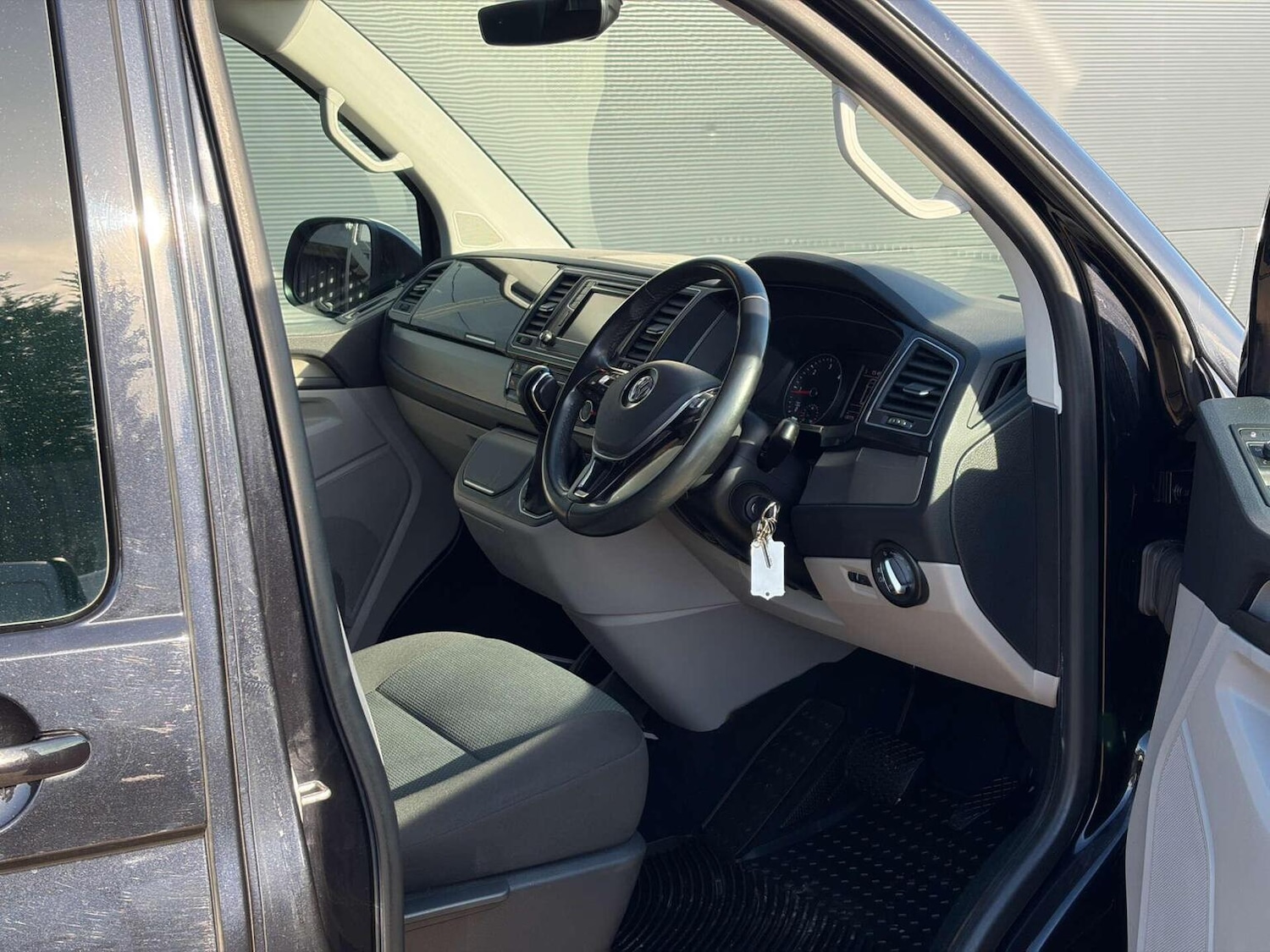 Used Volkswagen Transporter 2017 for sale - 77921278: Photo 2