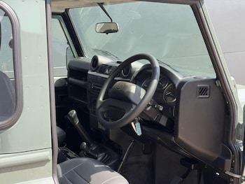 Used Land Rover Defender 2015 for sale - 79315022: Photo