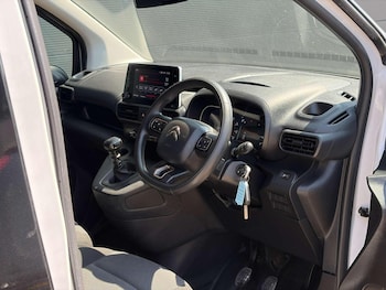 Used Citroen Berlingo 2023 for sale - 79372121: Photo