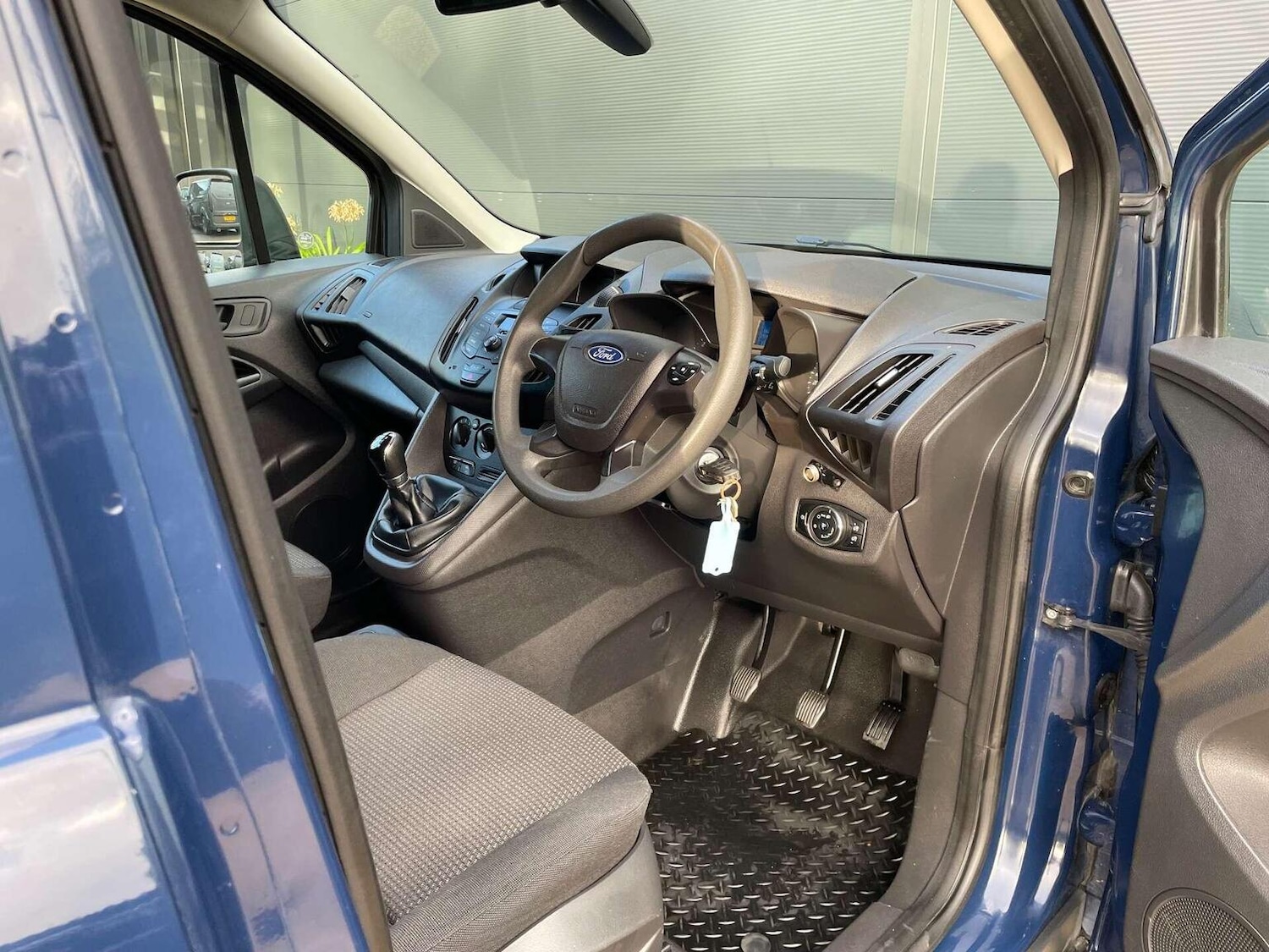 Used Ford Transit Connect 2017 for sale - 76431047: Photo 2