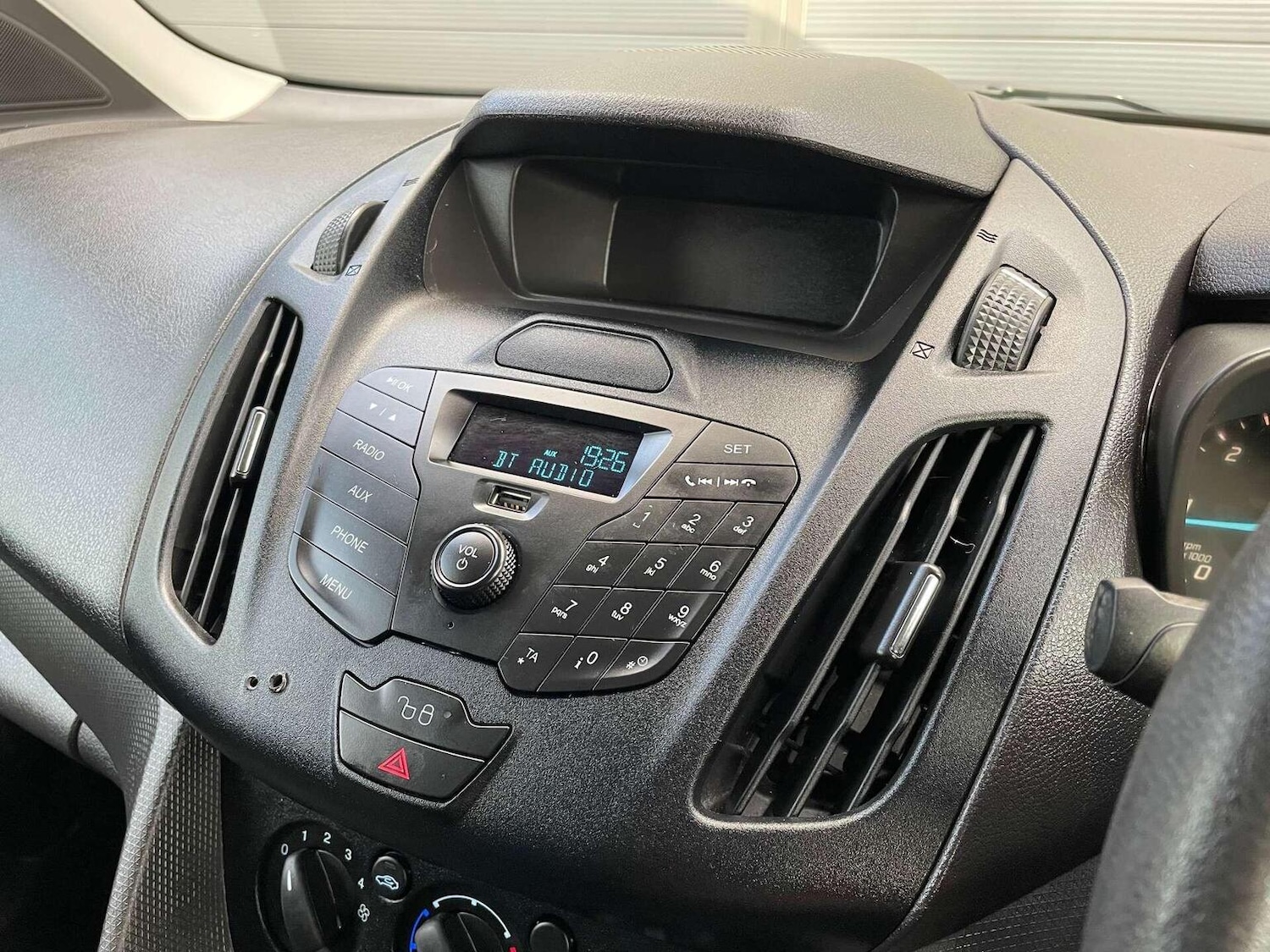 Used Ford Transit Connect 2017 for sale - 76431047: Photo 28