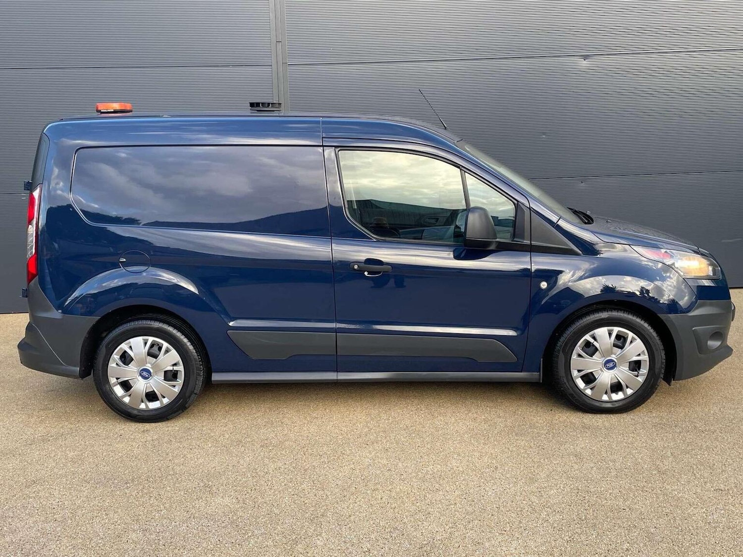 Used Ford Transit Connect 2017 for sale - 76431047: Photo 5