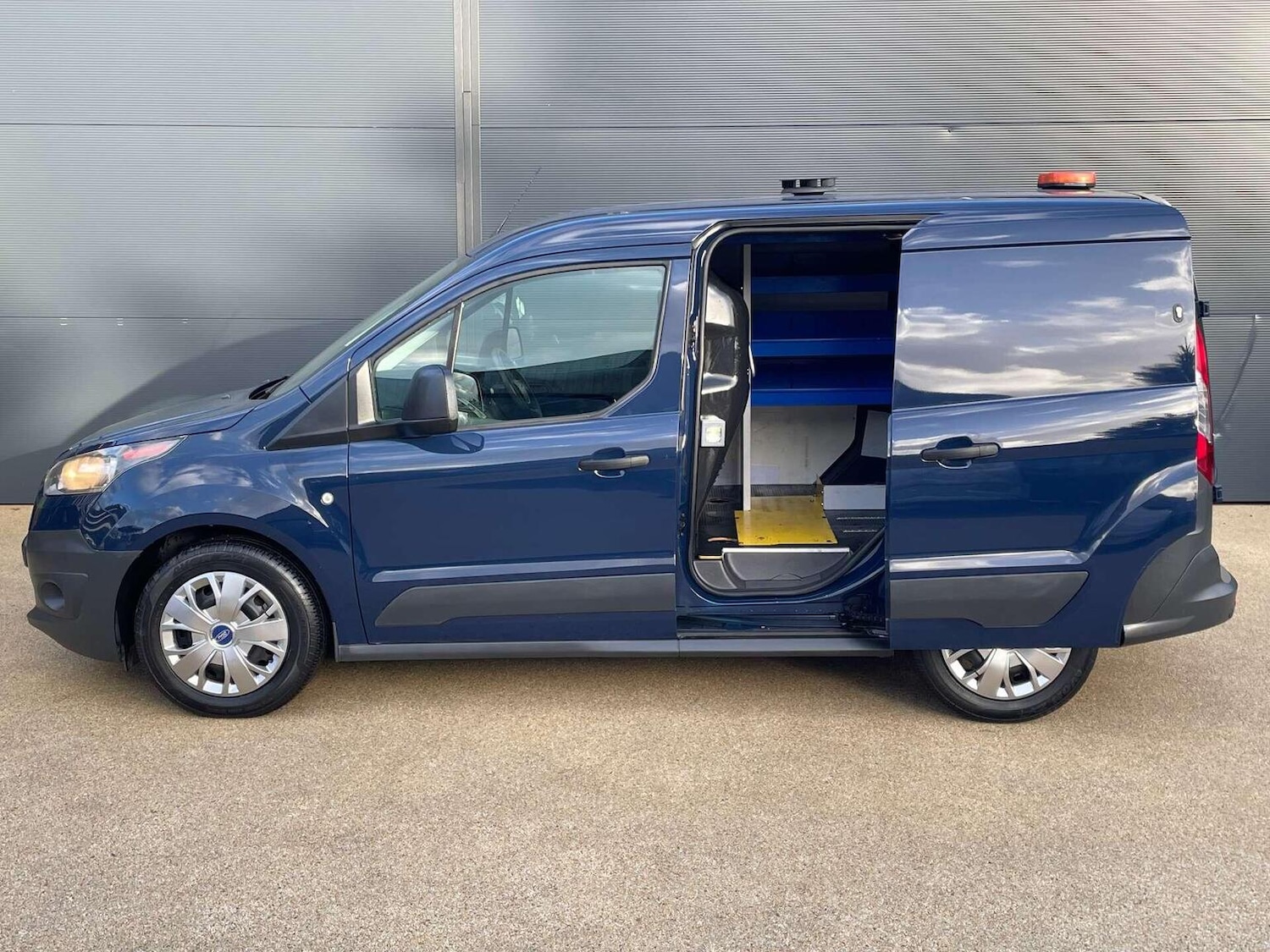 Used Ford Transit Connect 2017 for sale - 76431047: Photo 8