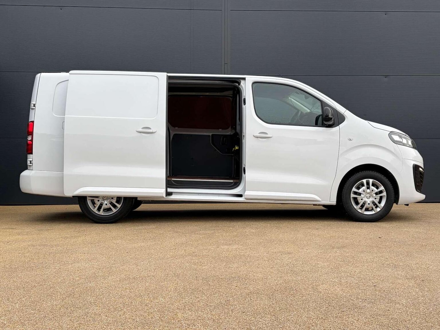 Used Vauxhall Vivaro 2022 for sale - 77154446: Photo 10