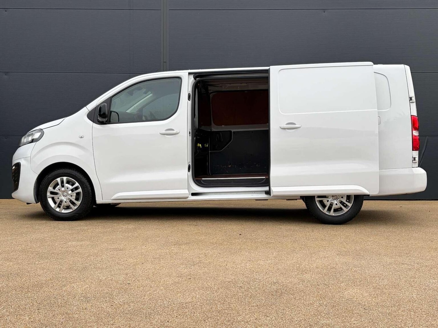 Used Vauxhall Vivaro 2022 for sale - 77154446: Photo 14