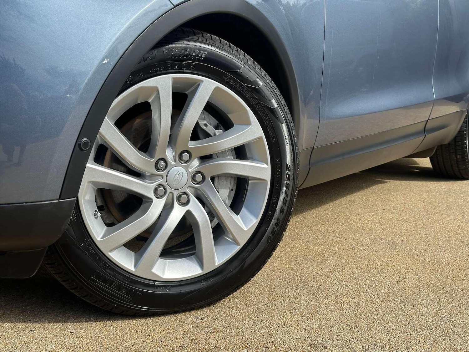 Used Land Rover Discovery 2020 for sale - 76427907: Photo 2