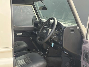 Used Land Rover Defender 90 2010 for sale - 78266930: Photo