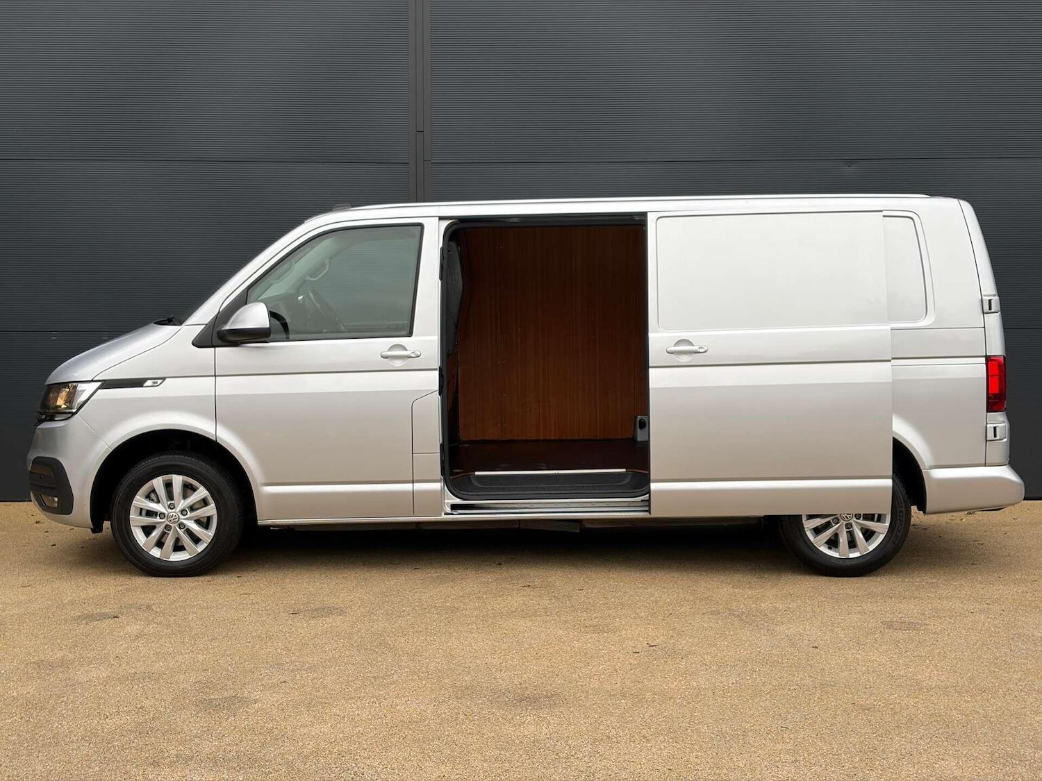 Used Volkswagen Transporter 2023 for sale - 77350121: Photo 10