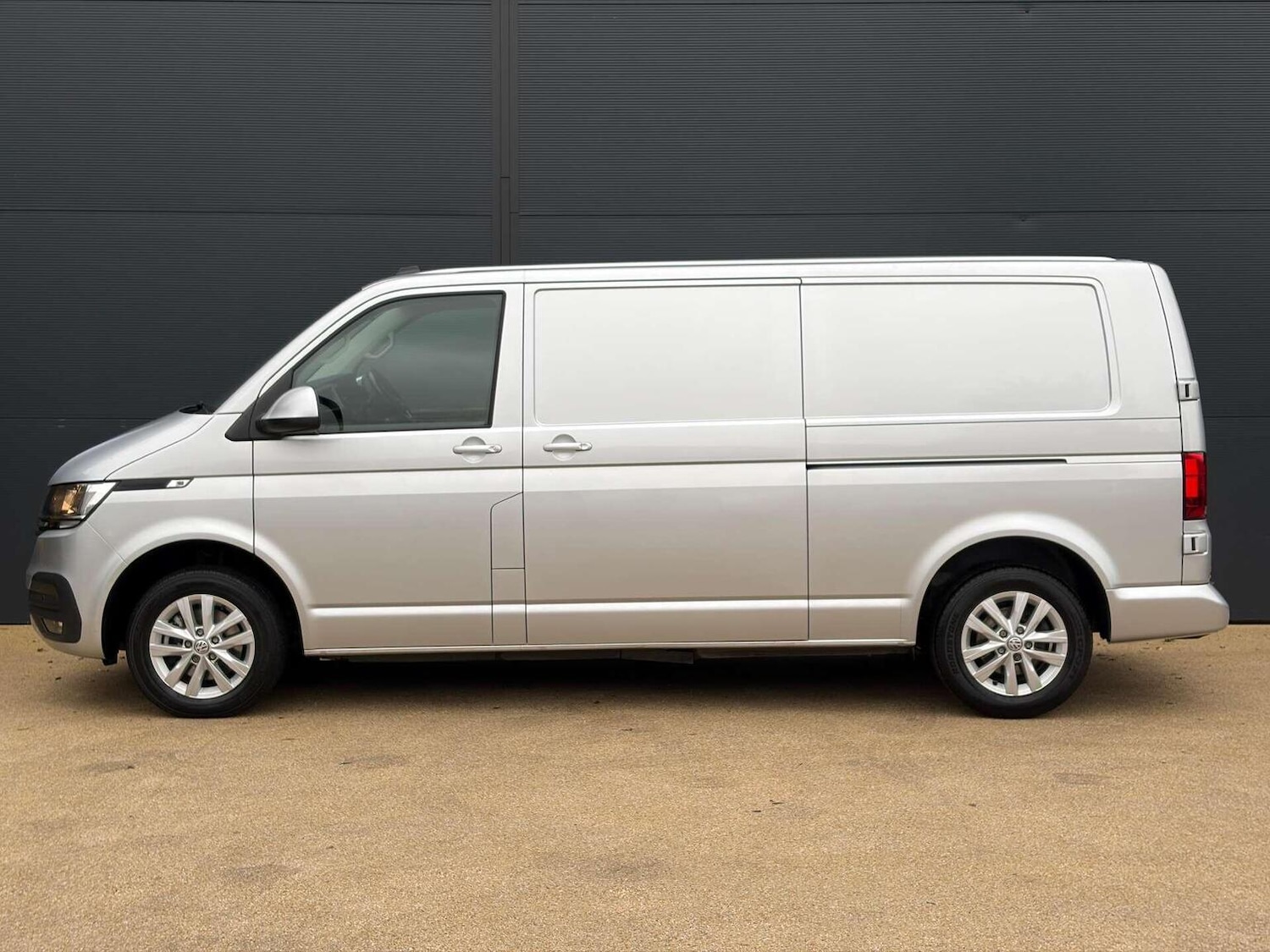 Used Volkswagen Transporter 2023 for sale - 77350121: Photo 9